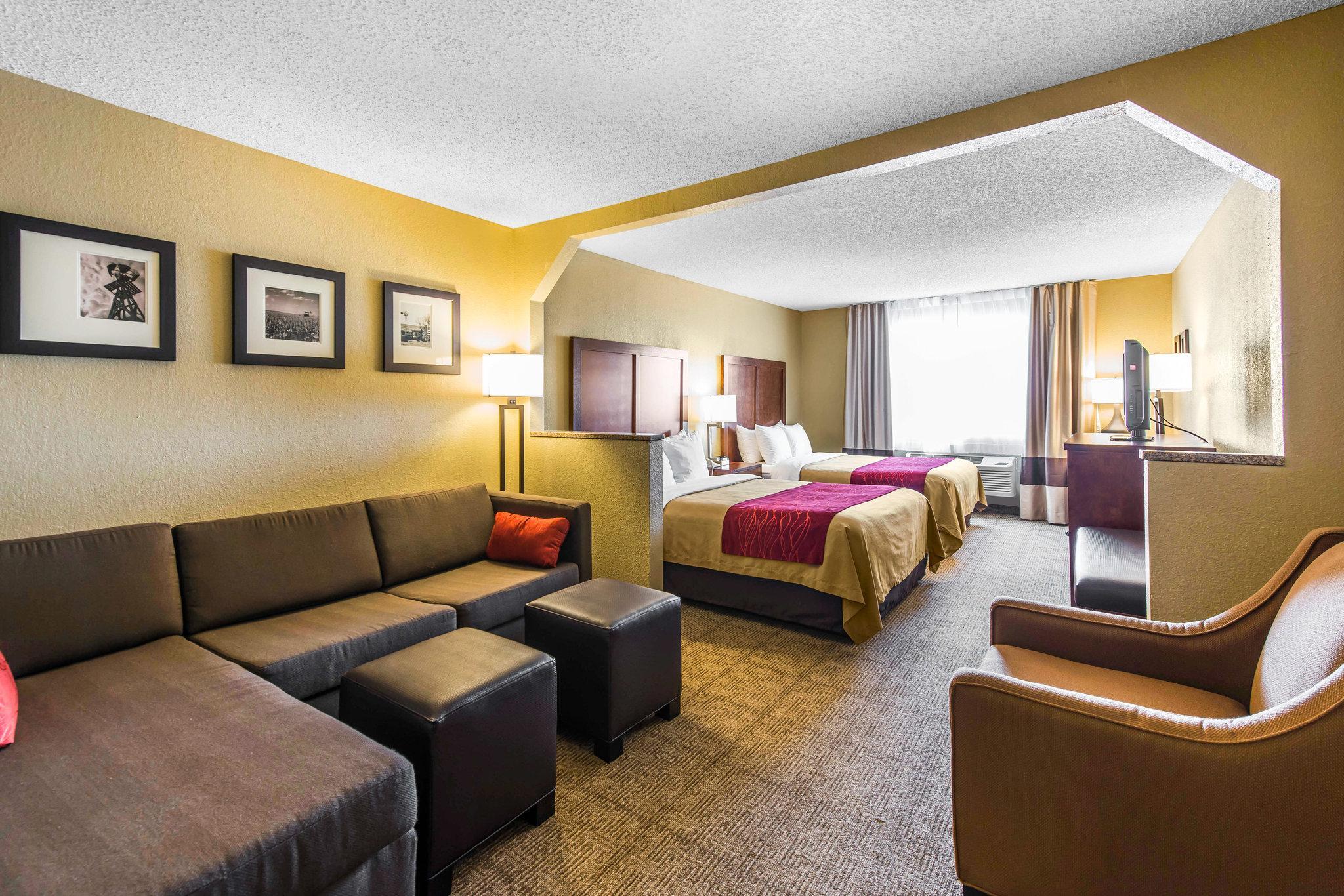 Comfort Inn & Suites Hays I-70 Exterior photo