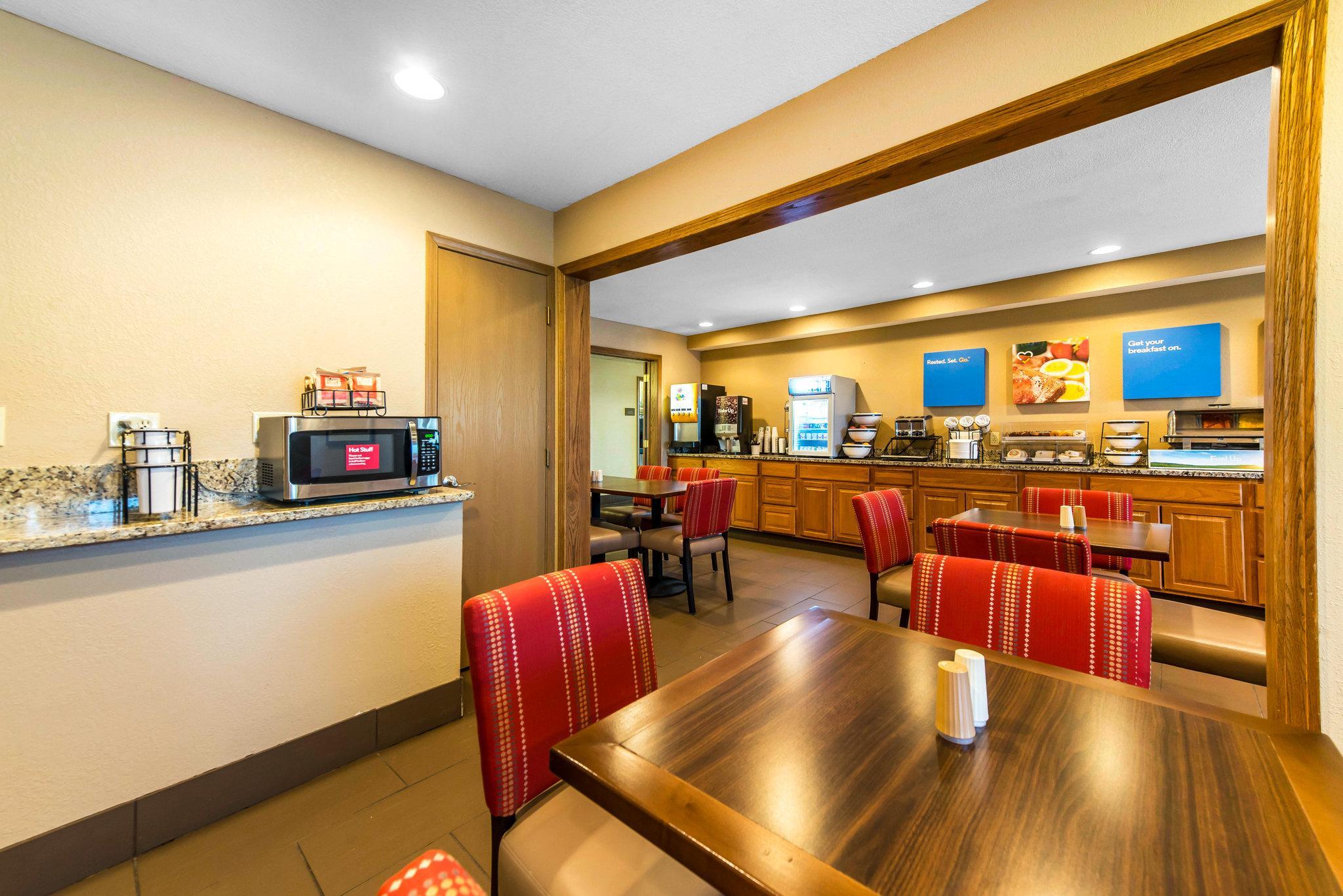 Comfort Inn & Suites Hays I-70 Exterior photo