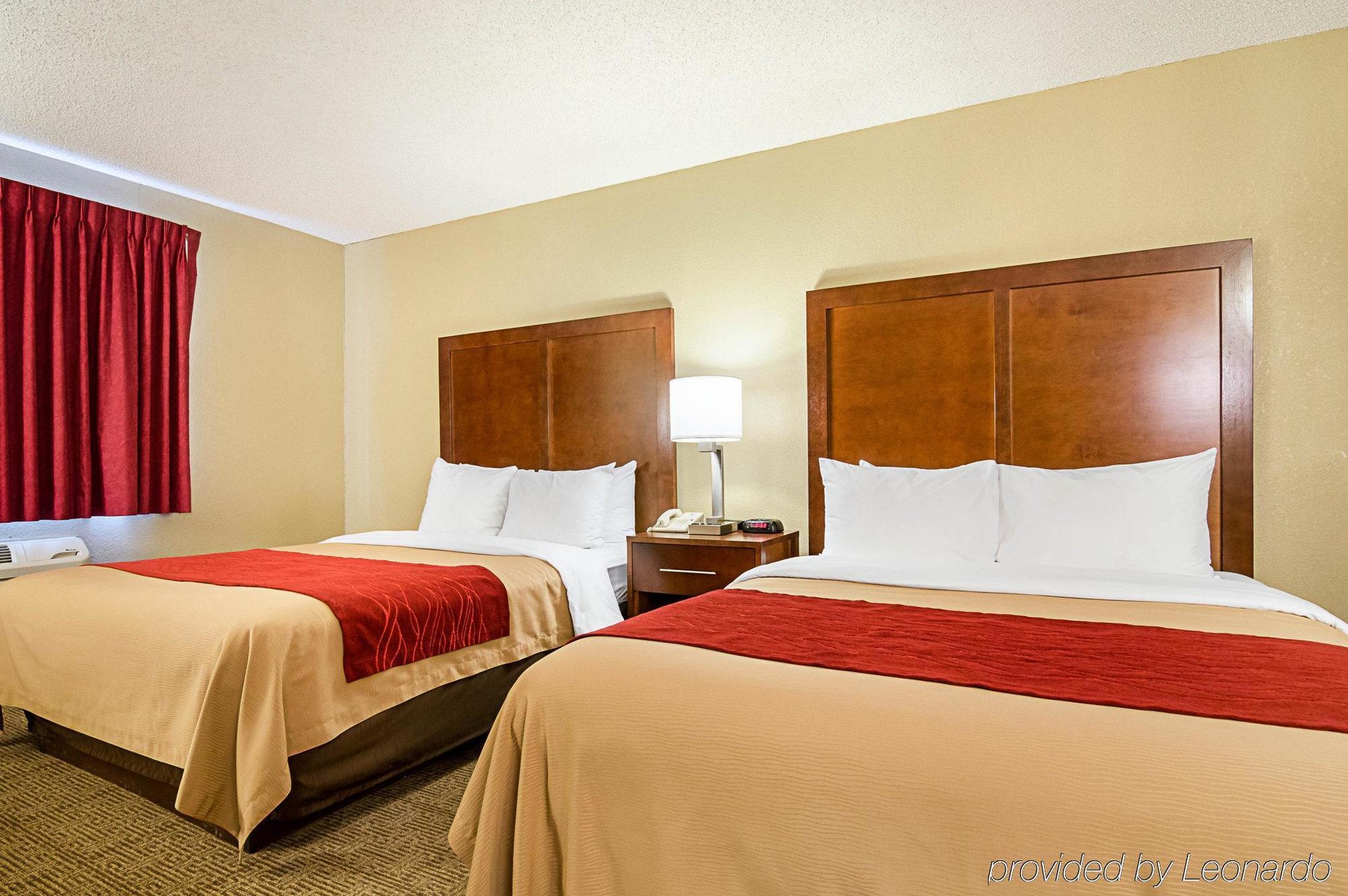 Comfort Inn & Suites Hays I-70 Exterior photo