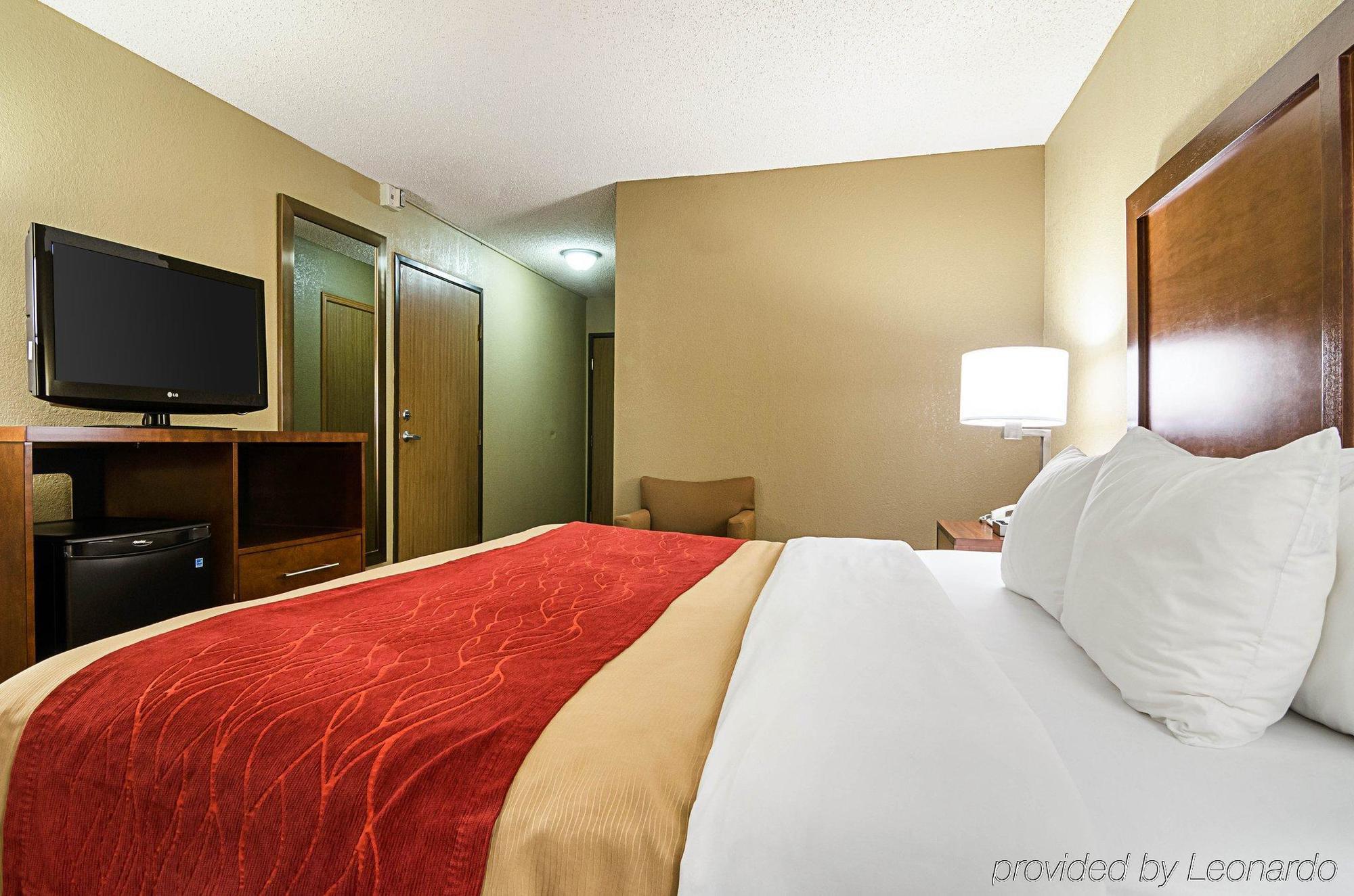 Comfort Inn & Suites Hays I-70 Exterior photo