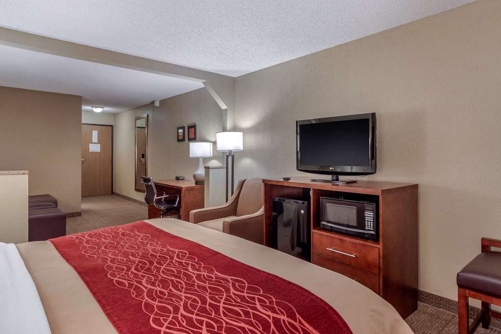 Comfort Inn & Suites Hays I-70 Room photo