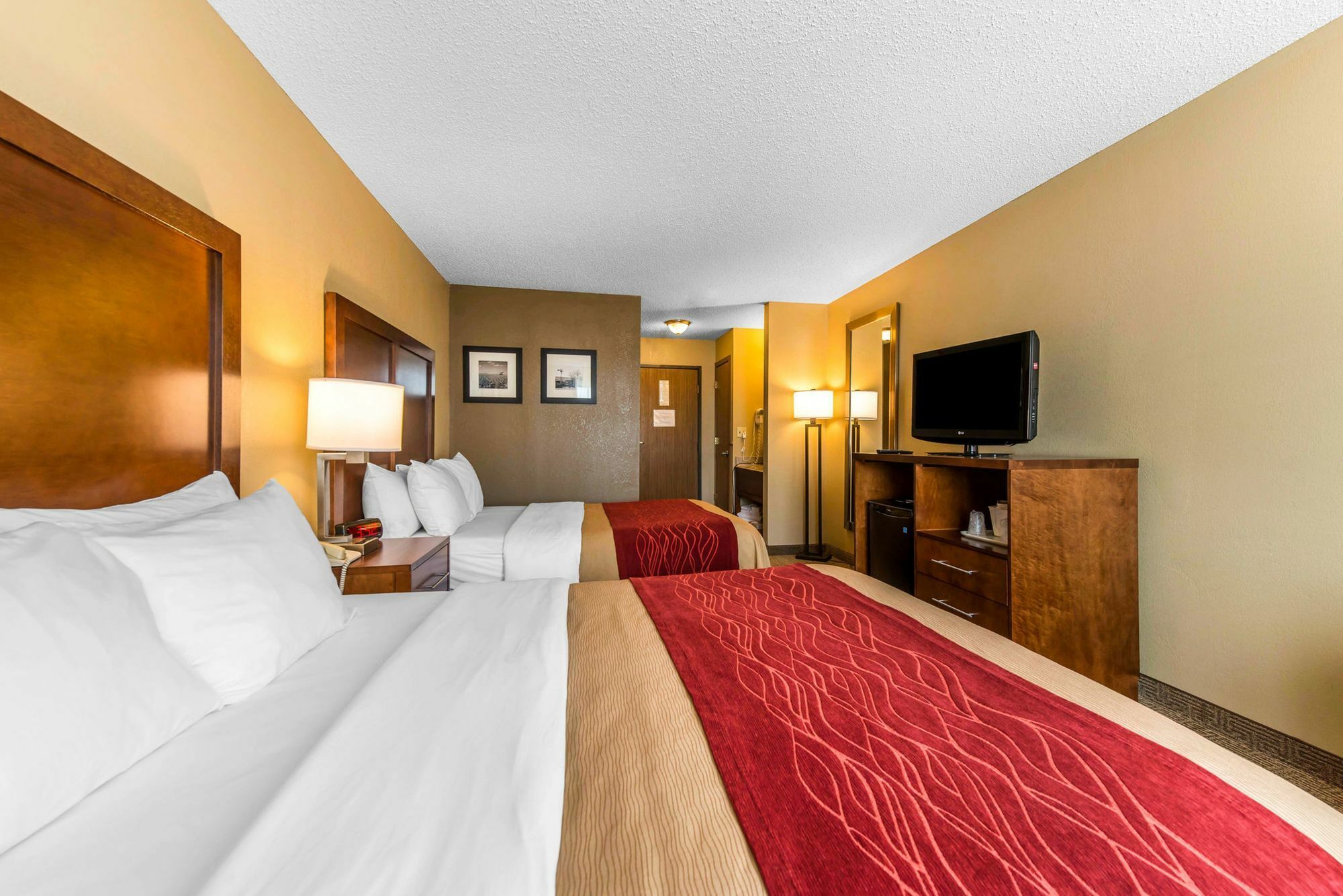 Comfort Inn & Suites Hays I-70 Exterior photo